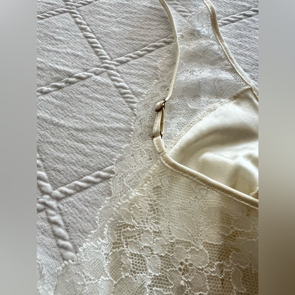 NWT JOSIE NATORI SLEEK LACE PJ SET - Picture 4 of 10